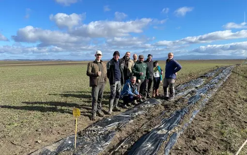 On plante des haies &agrave; Entraigues